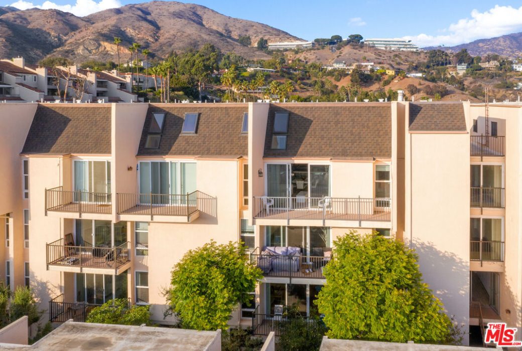 malibu canyon village civic center condos for rent and sale