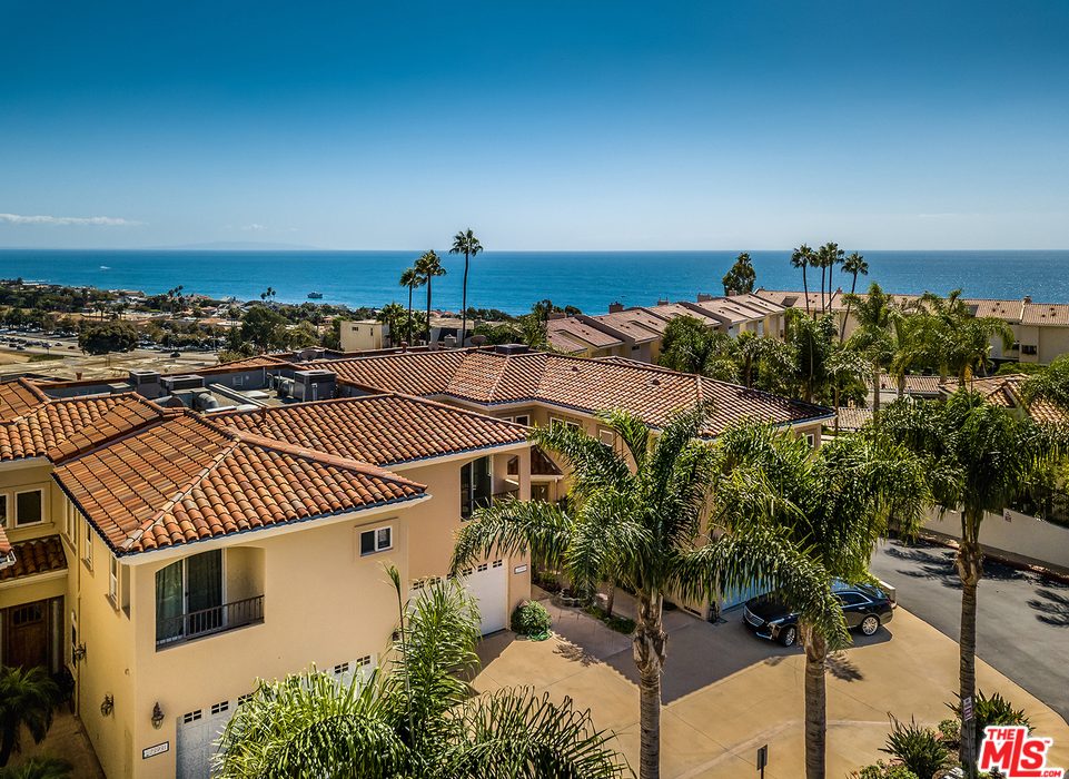 toscana condo complex in malibu California